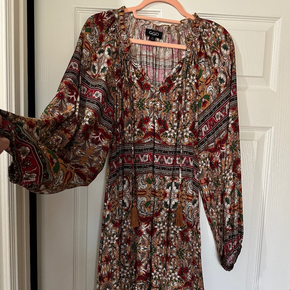 Boho peasant style neckline flowy dress